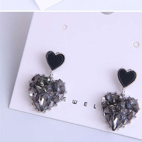 Black Heart Czech Rhinestone Women Stud Earrings - Picture 4 of 4